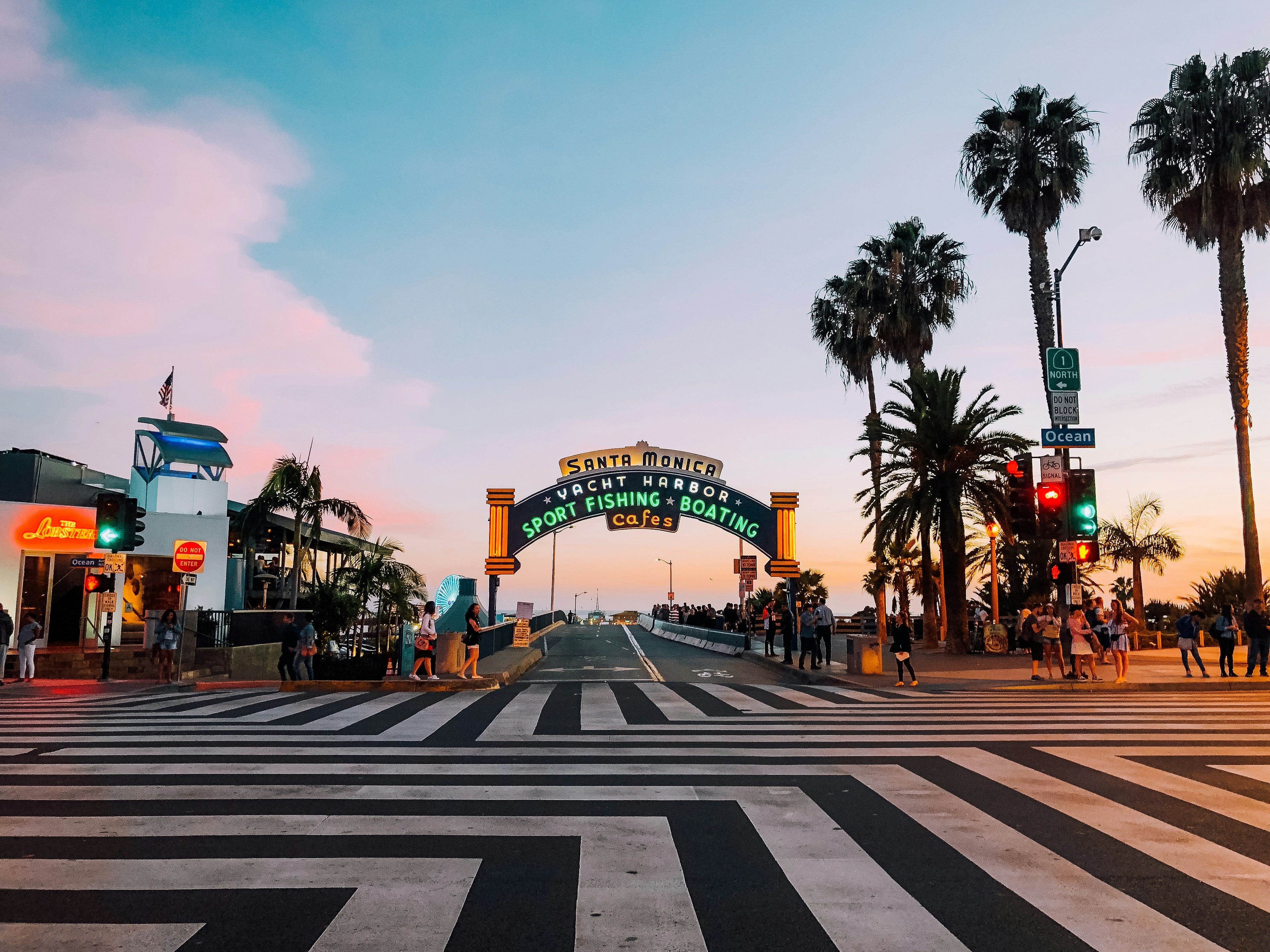 THE $ANTA MONICA PIER: OCEAN LIVE