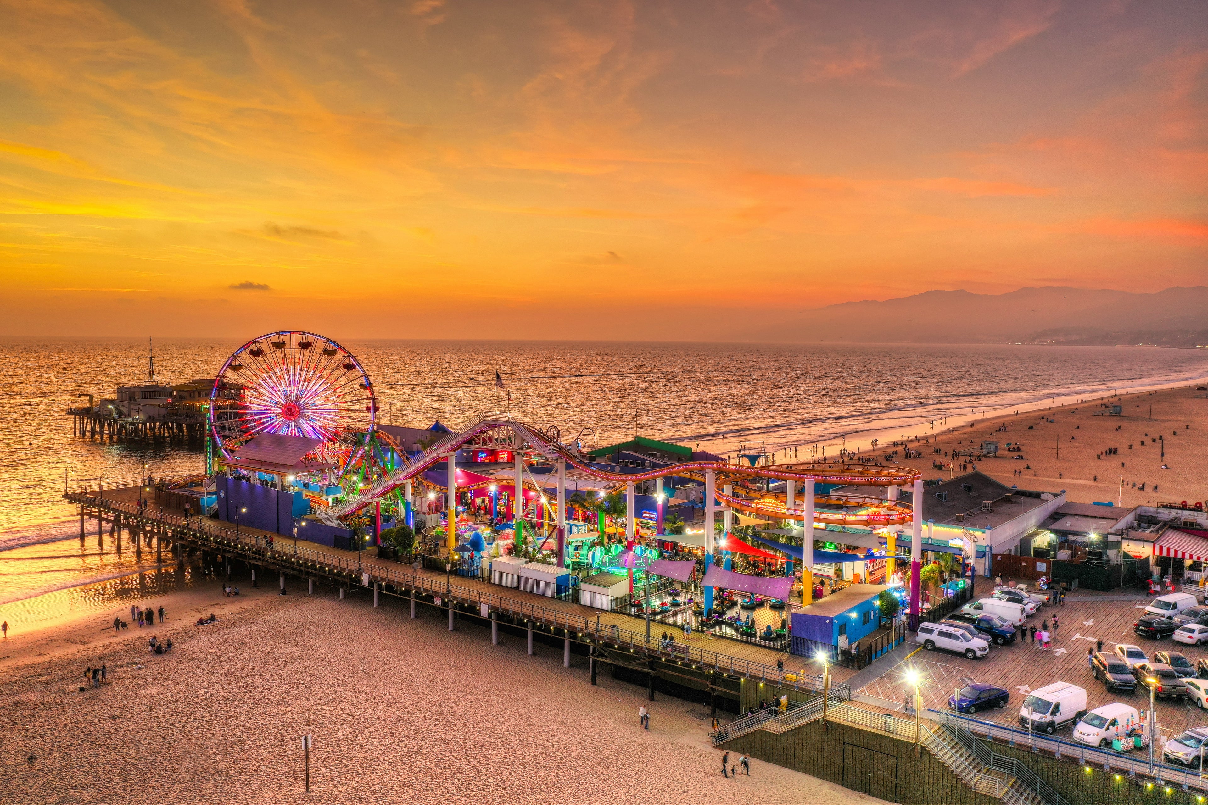 THE $ANTA MONICA PIER: OCEAN LIVE